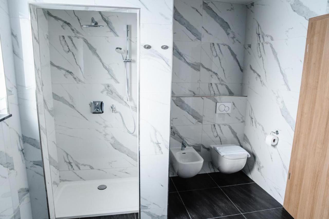 Hotel Flora Schwäbisch Gmünd エクステリア 写真