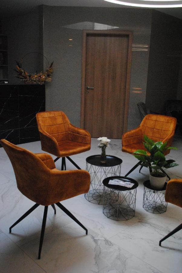 Hotel Flora Schwäbisch Gmünd エクステリア 写真