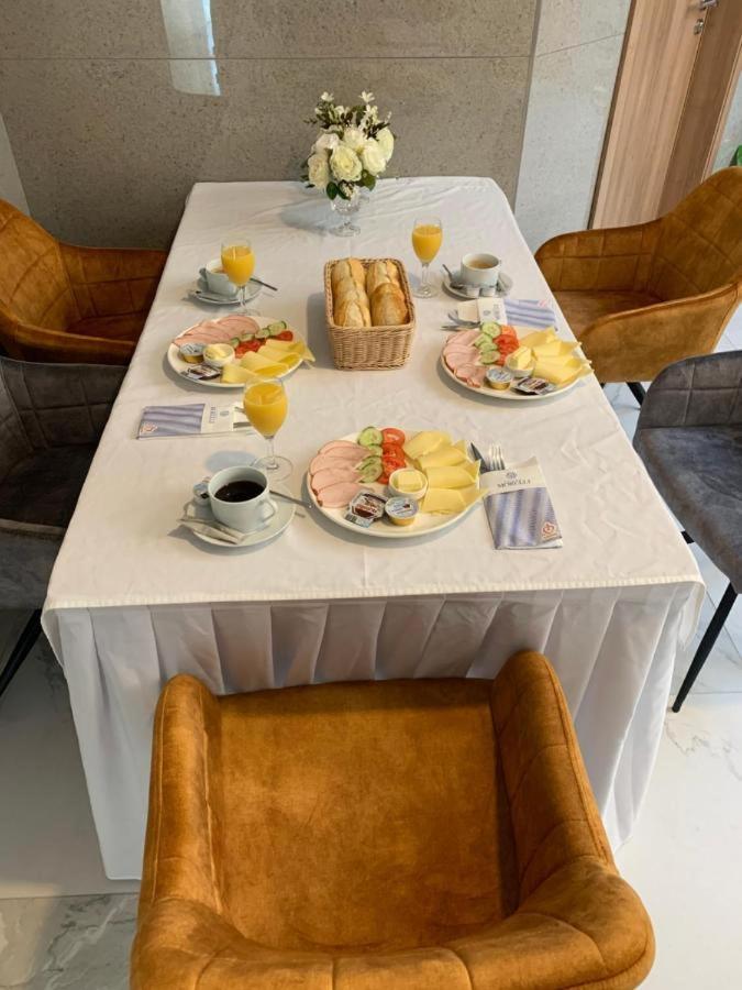 Hotel Flora Schwäbisch Gmünd エクステリア 写真