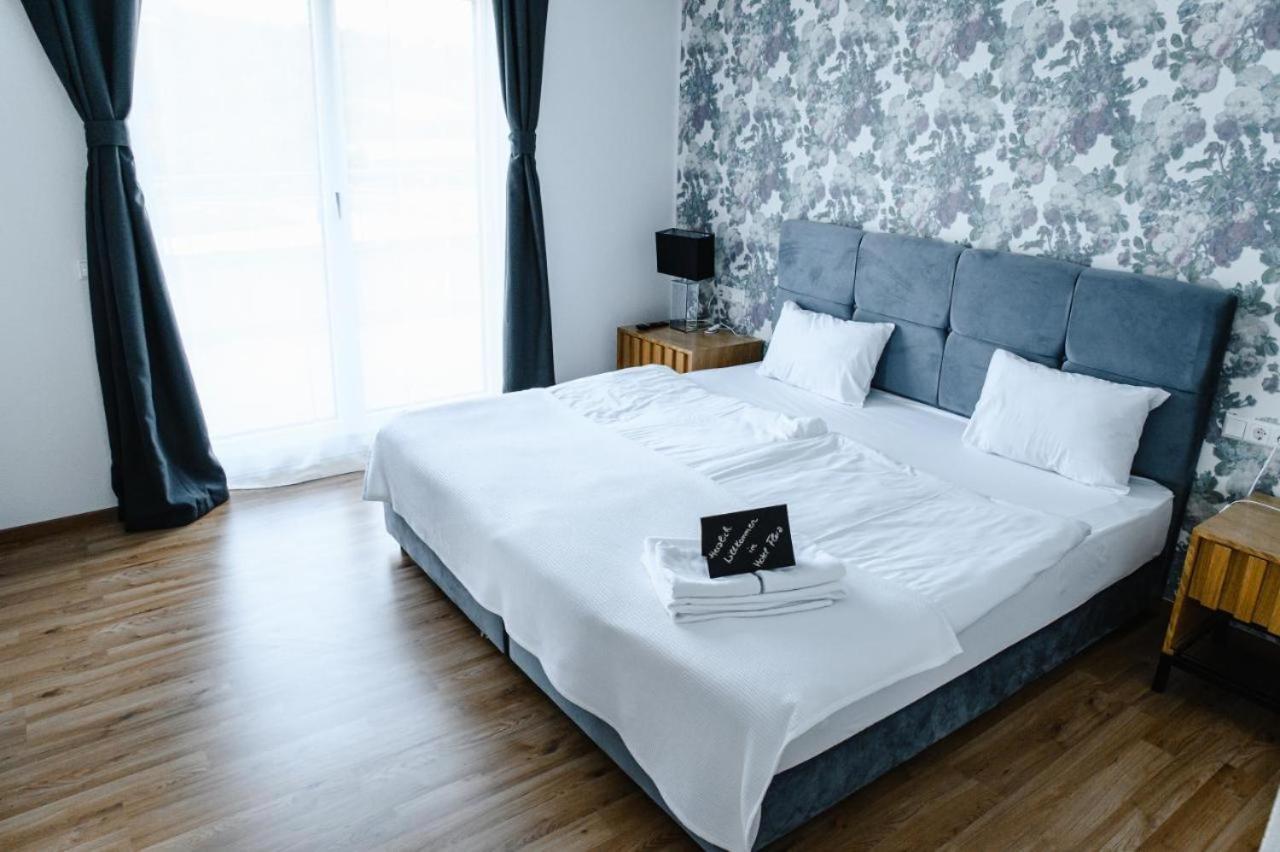 Hotel Flora Schwäbisch Gmünd エクステリア 写真