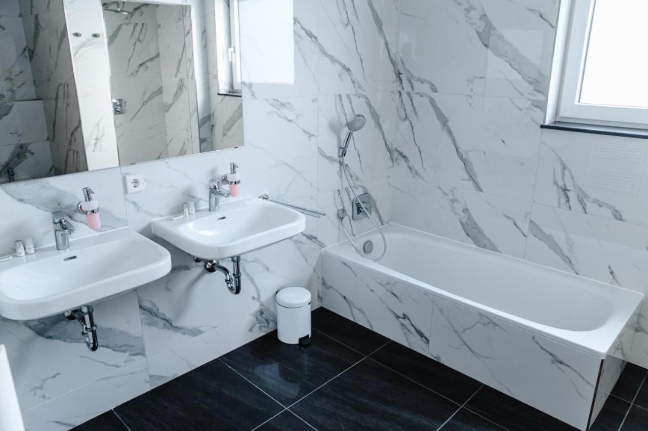 Hotel Flora Schwäbisch Gmünd エクステリア 写真