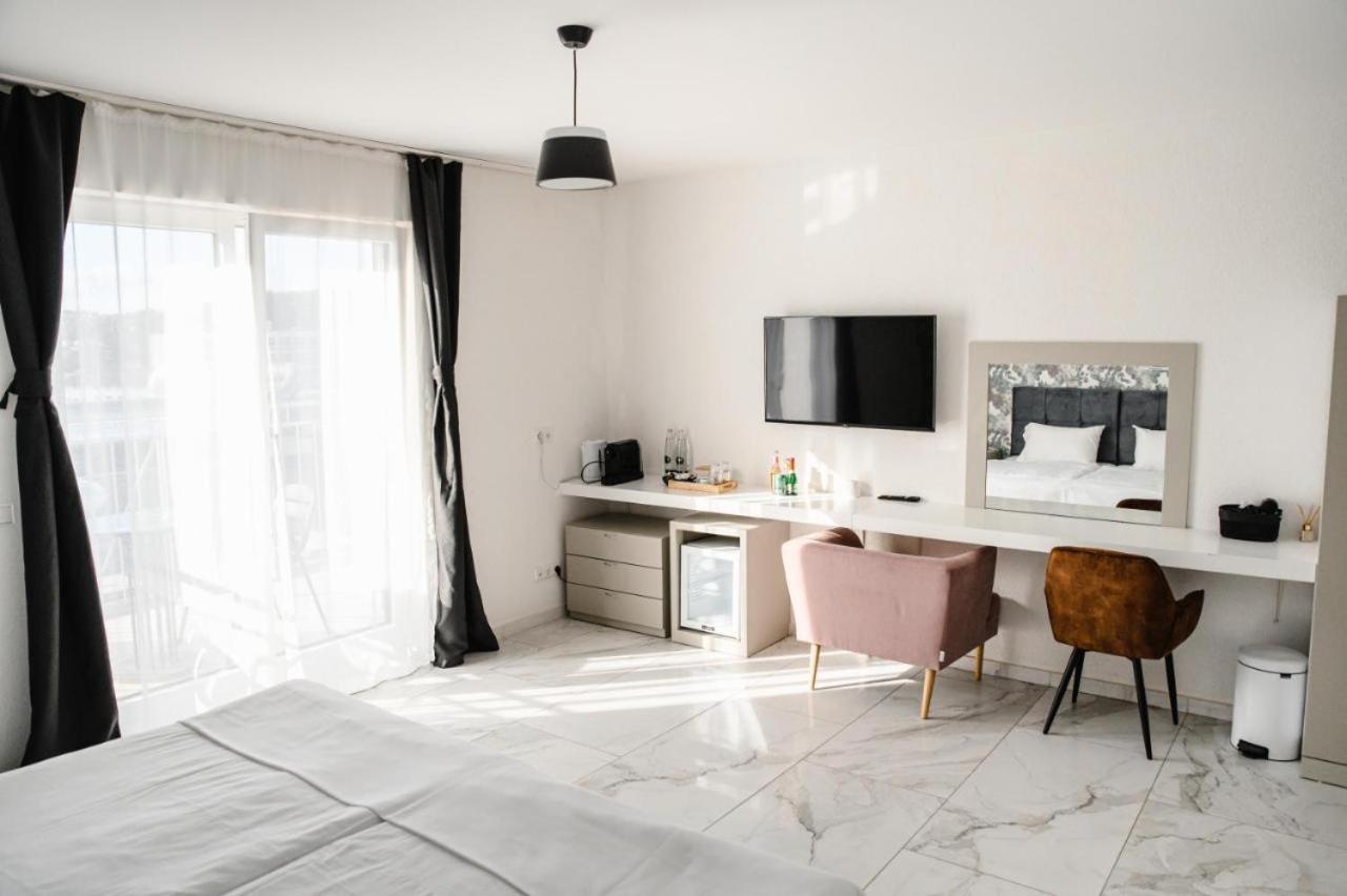 Hotel Flora Schwäbisch Gmünd エクステリア 写真