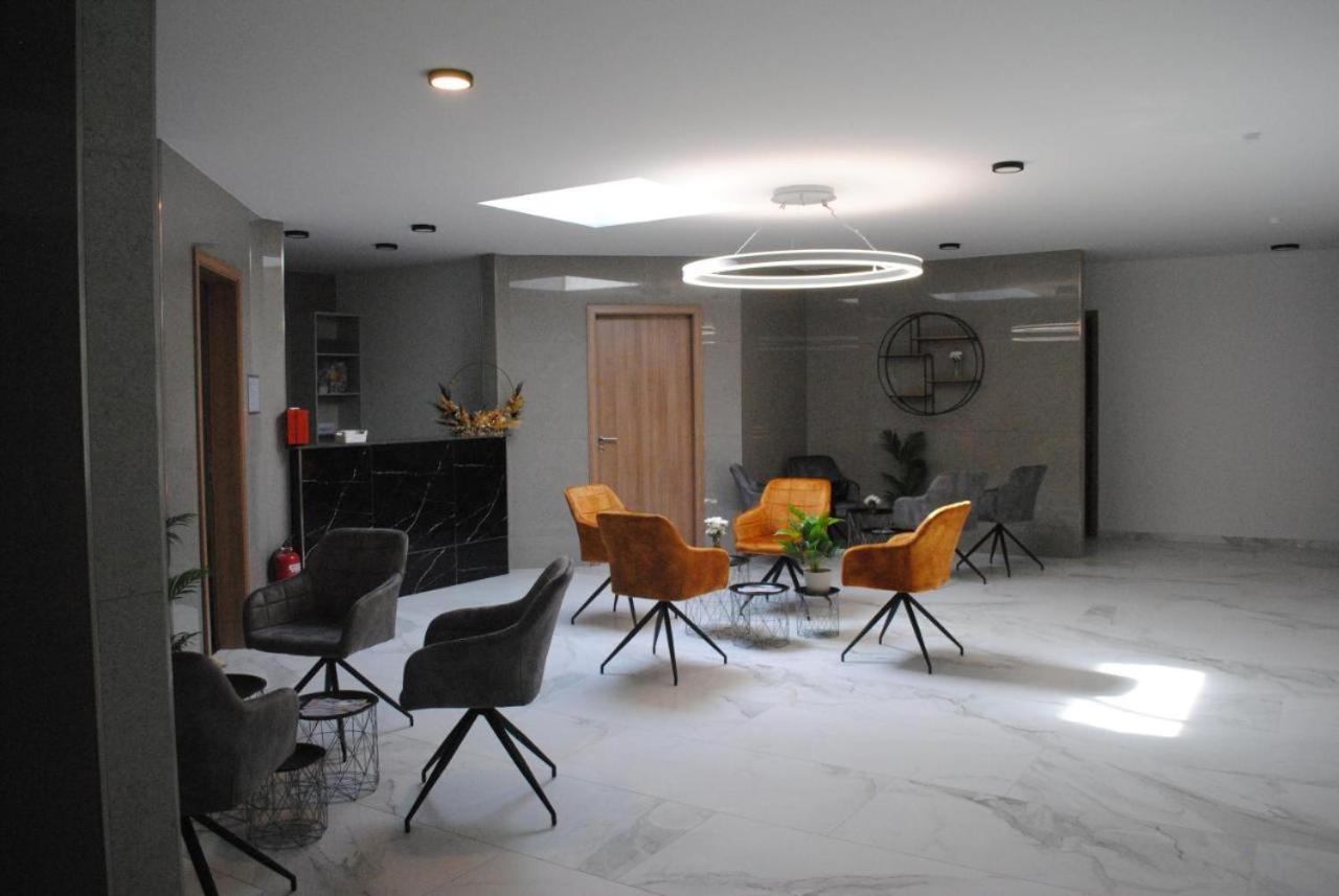 Hotel Flora Schwäbisch Gmünd エクステリア 写真